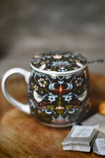 Hovedbilde Sort - Krus m. lokk og sil