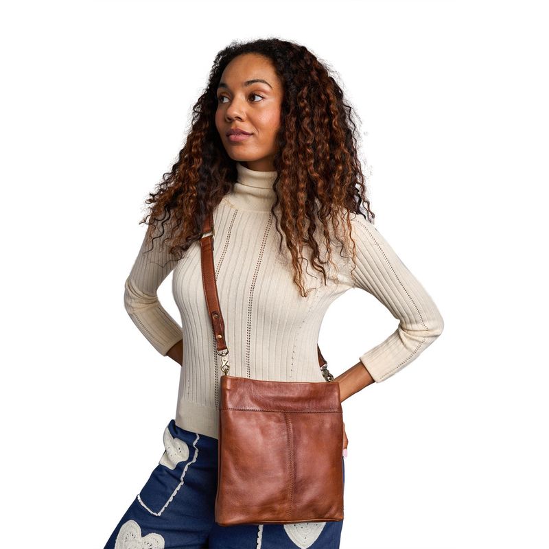 Walnut - Olea Small Crossover Skinnveske